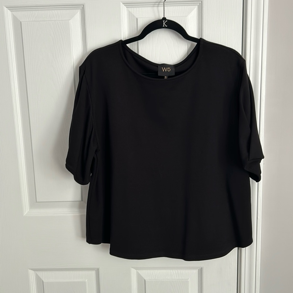 NWT W5 top with puff sleeve elbow length. Xl